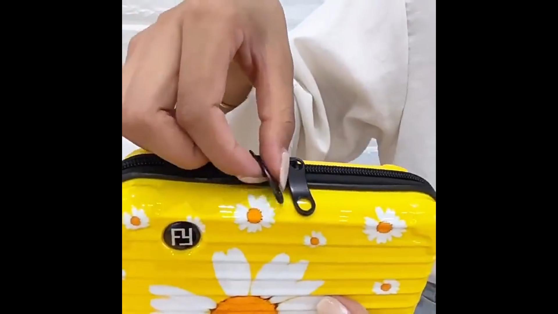 Amazon.com : Trendy Tandi High Beauty Flowers Cosmetic Bags Mini
